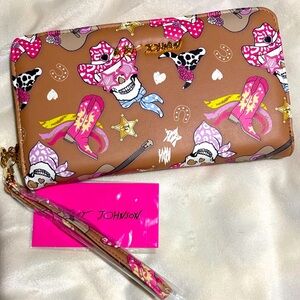 Betsey Johnson cowboy themed pink and brown wallet 🩷🤎